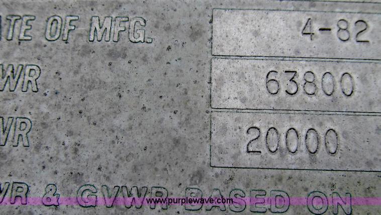 image for item G2048 1982 Kentucky dry van trailer