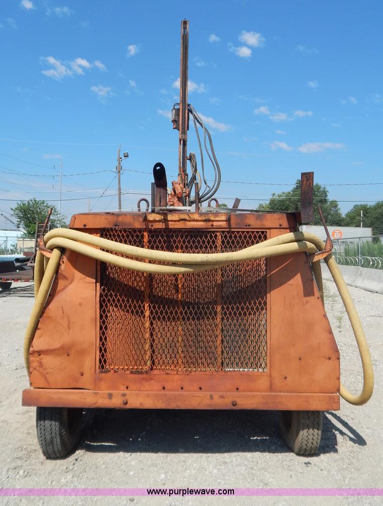 image for item G3287 Joy-Sullivan MS-4E-5 track drill and Joy air compressor