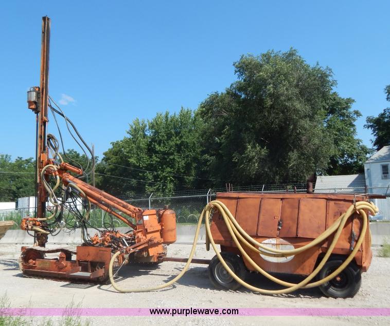 image for item G3287 Joy-Sullivan MS-4E-5 track drill and Joy air compressor