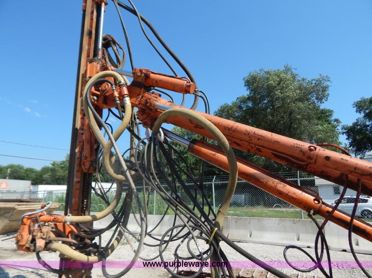 image for item G3287 Joy-Sullivan MS-4E-5 track drill and Joy air compressor