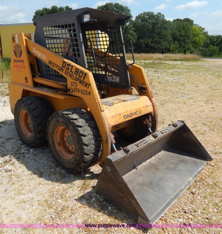 image for item G3311 1998 Daewoo DSL801 skid steer