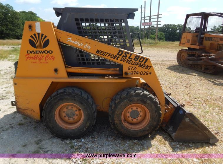 image for item G3311 1998 Daewoo DSL801 skid steer