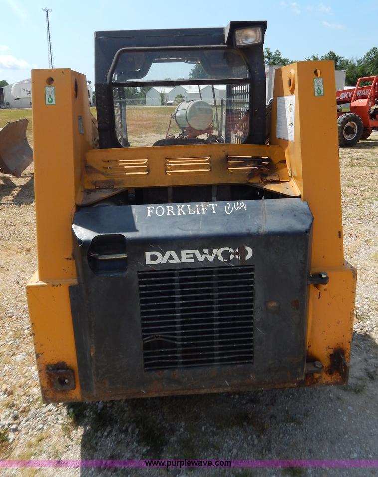 image for item G3311 1998 Daewoo DSL801 skid steer