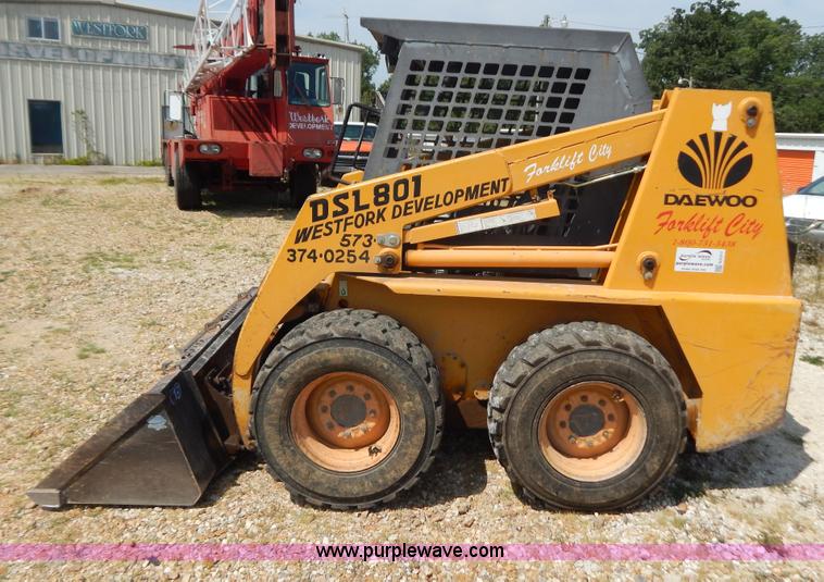 image for item G3311 1998 Daewoo DSL801 skid steer