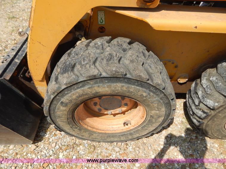 image for item G3311 1998 Daewoo DSL801 skid steer