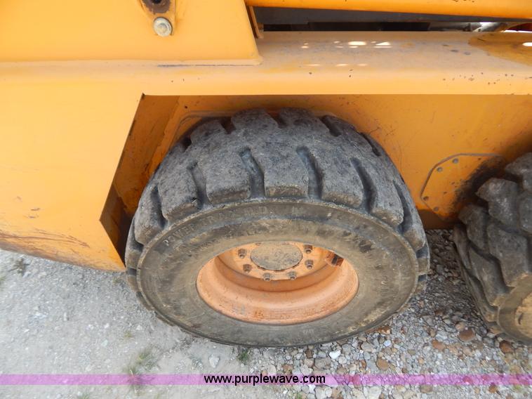 image for item G3311 1998 Daewoo DSL801 skid steer