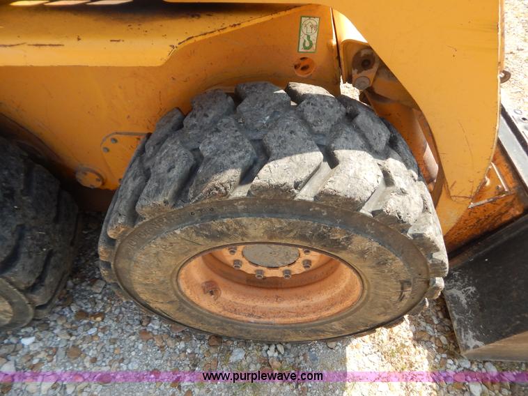 image for item G3311 1998 Daewoo DSL801 skid steer