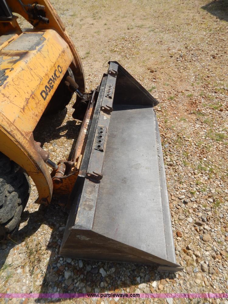 image for item G3311 1998 Daewoo DSL801 skid steer