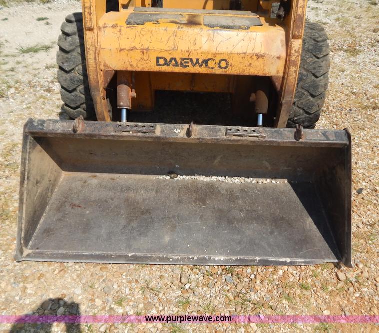 image for item G3311 1998 Daewoo DSL801 skid steer
