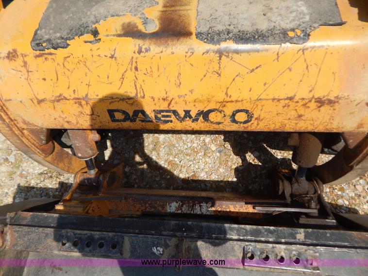 image for item G3311 1998 Daewoo DSL801 skid steer