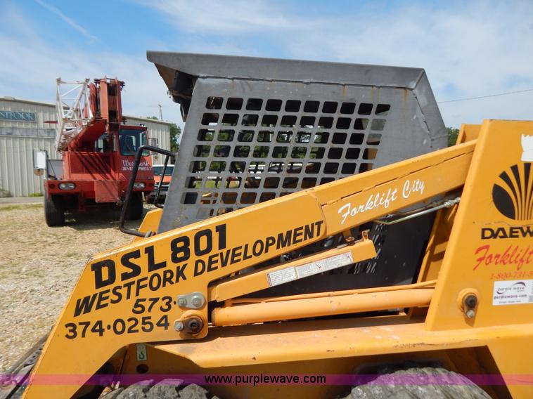 image for item G3311 1998 Daewoo DSL801 skid steer