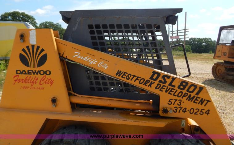 image for item G3311 1998 Daewoo DSL801 skid steer