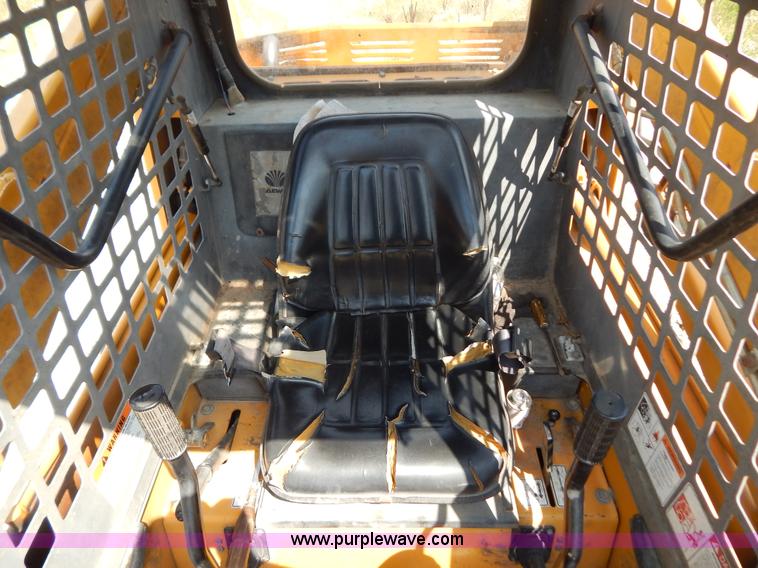 image for item G3311 1998 Daewoo DSL801 skid steer