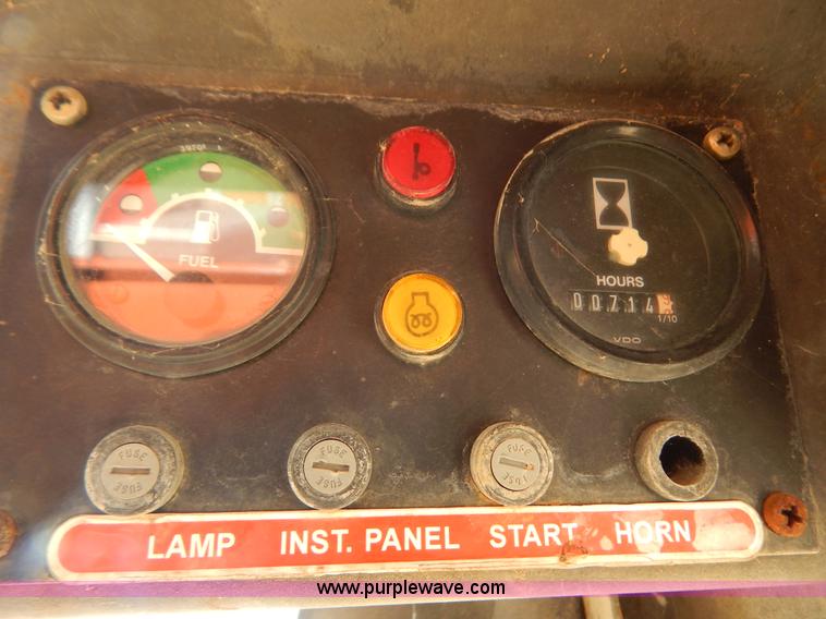 image for item G3311 1998 Daewoo DSL801 skid steer