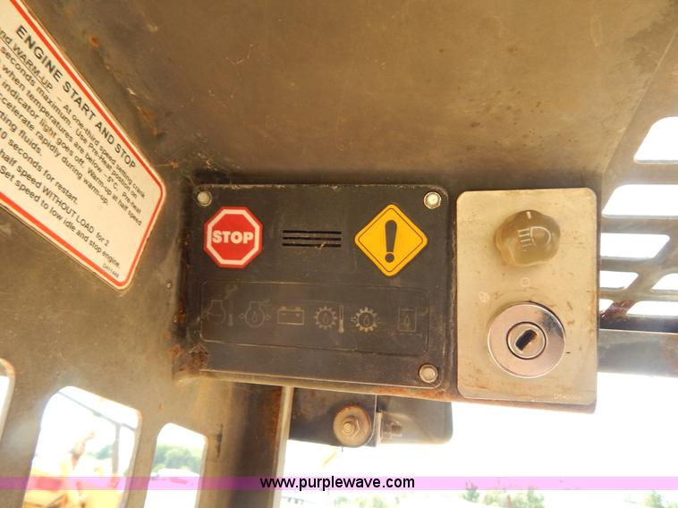 image for item G3311 1998 Daewoo DSL801 skid steer