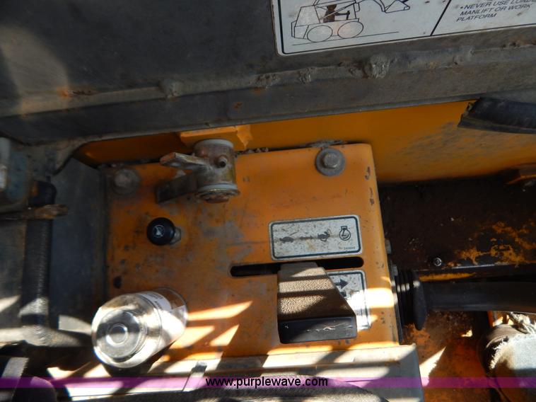 image for item G3311 1998 Daewoo DSL801 skid steer