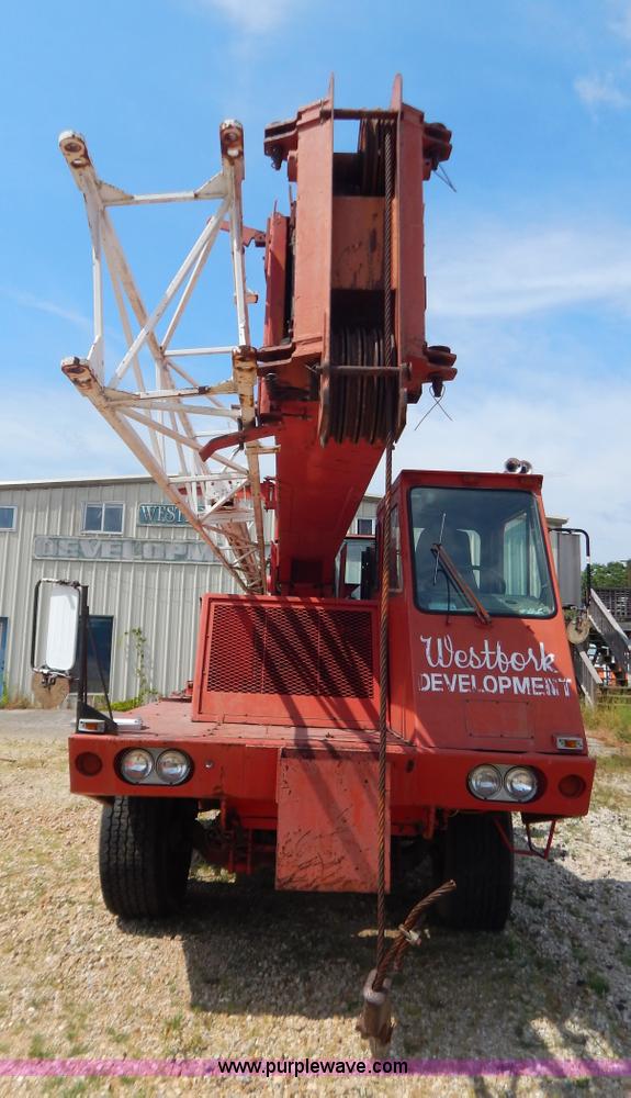 image for item G3312 Koehring 428 crane