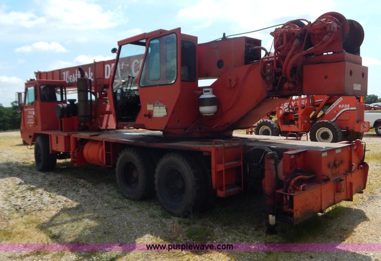 image for item G3312 Koehring 428 crane