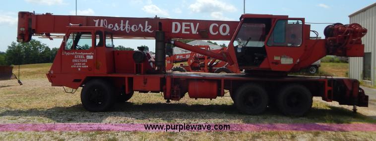 image for item G3312 Koehring 428 crane