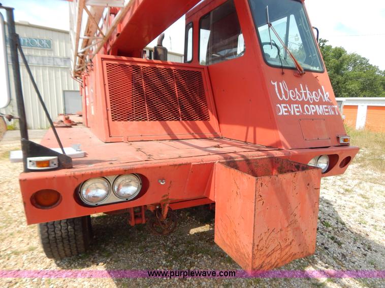 image for item G3312 Koehring 428 crane