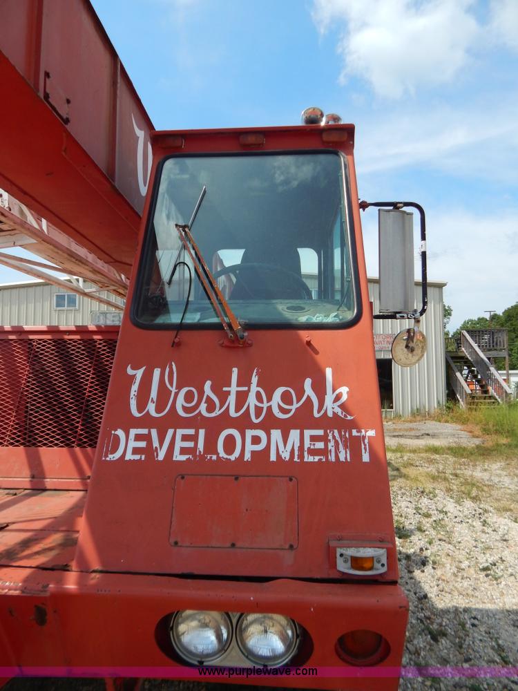 image for item G3312 Koehring 428 crane