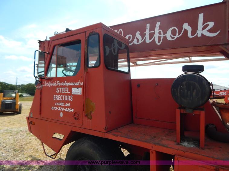 image for item G3312 Koehring 428 crane