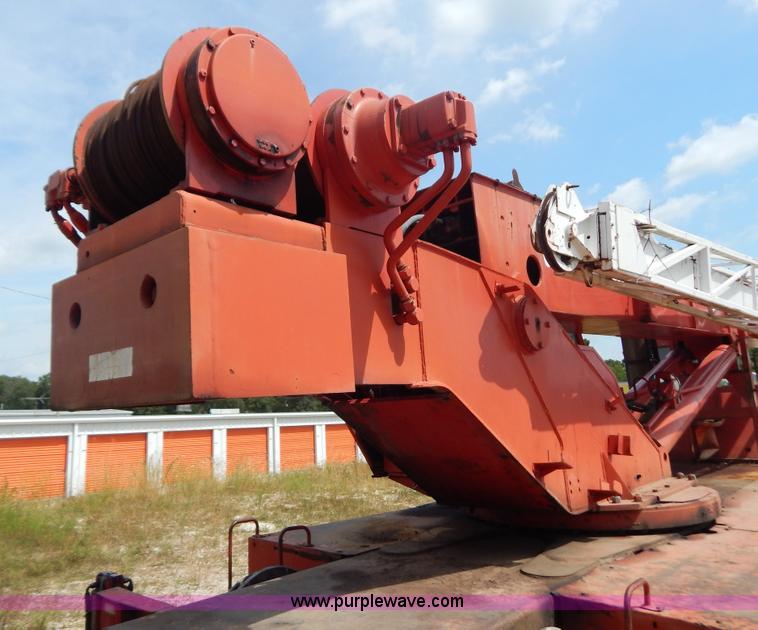 image for item G3312 Koehring 428 crane