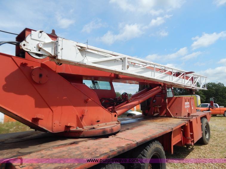 image for item G3312 Koehring 428 crane