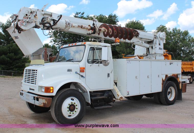 image for item G5391 1999 International 4700 digger derrick truck
