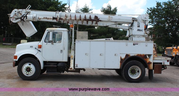 image for item G5391 1999 International 4700 digger derrick truck