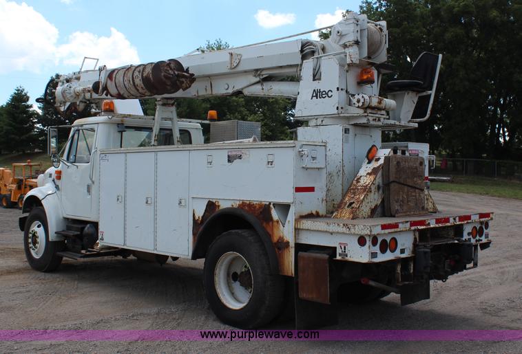 image for item G5391 1999 International 4700 digger derrick truck