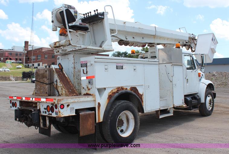 image for item G5391 1999 International 4700 digger derrick truck