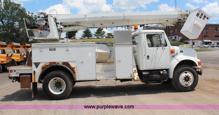 image for item G5391 1999 International 4700 digger derrick truck