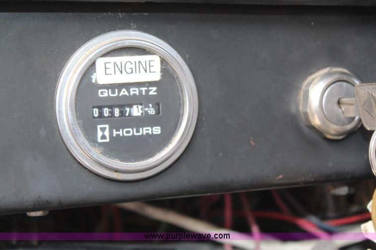 image for item G5391 1999 International 4700 digger derrick truck