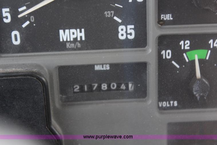 image for item G5391 1999 International 4700 digger derrick truck