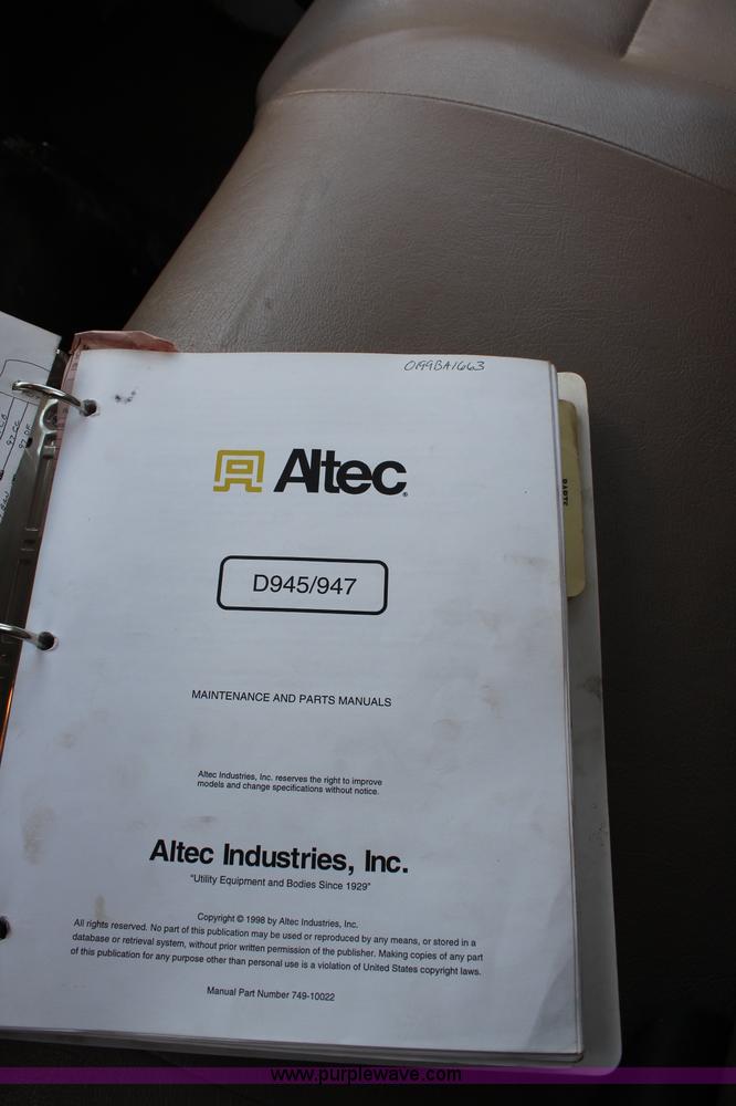 image for item G5391 1999 International 4700 digger derrick truck