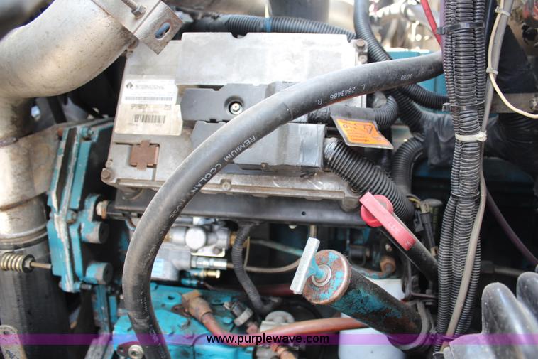 image for item G5391 1999 International 4700 digger derrick truck