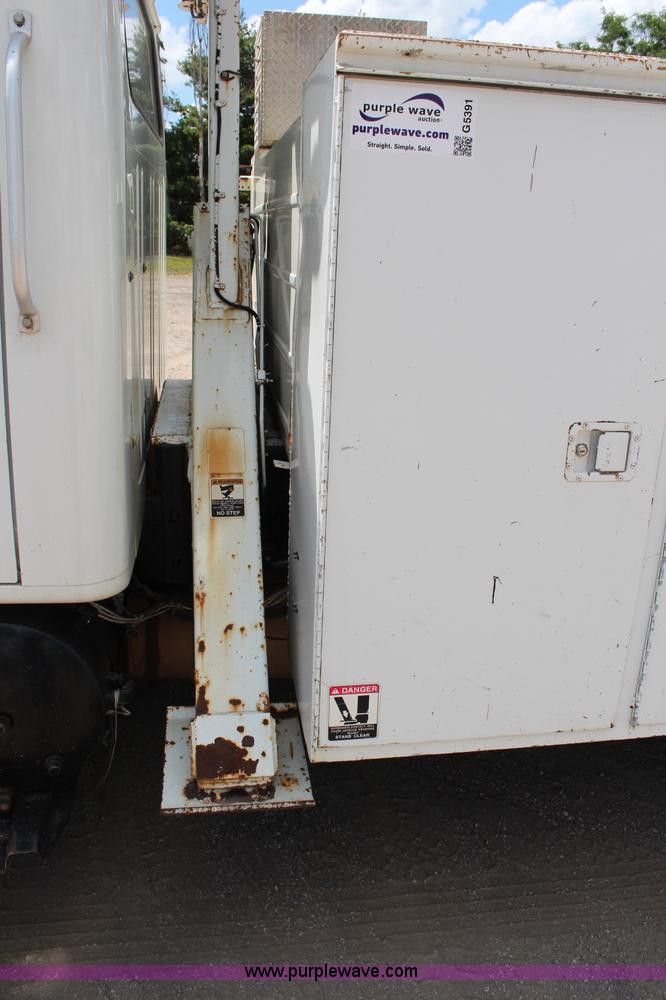 image for item G5391 1999 International 4700 digger derrick truck