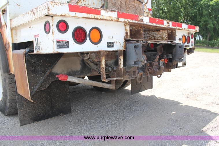 image for item G5391 1999 International 4700 digger derrick truck