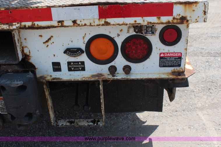 image for item G5391 1999 International 4700 digger derrick truck