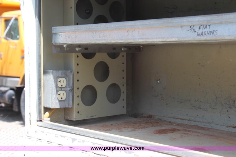 image for item G5391 1999 International 4700 digger derrick truck