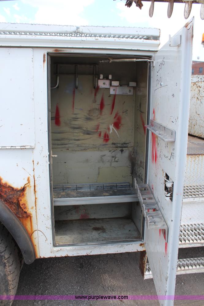 image for item G5391 1999 International 4700 digger derrick truck