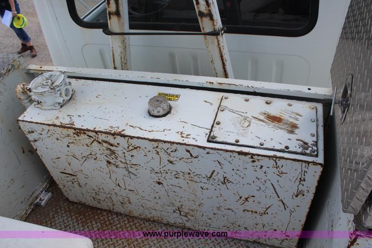 image for item G5391 1999 International 4700 digger derrick truck