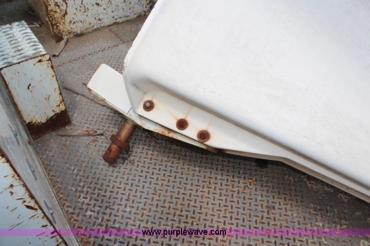 image for item G5391 1999 International 4700 digger derrick truck