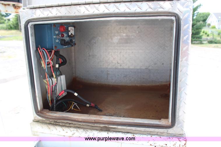 image for item G5391 1999 International 4700 digger derrick truck