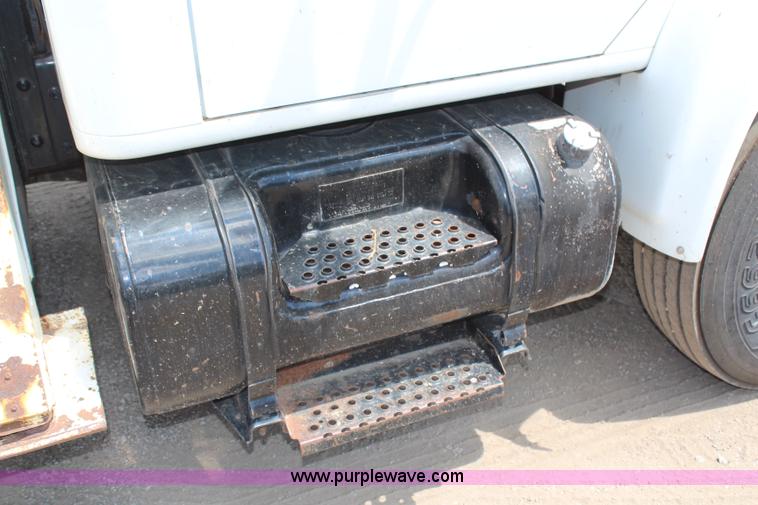 image for item G5391 1999 International 4700 digger derrick truck