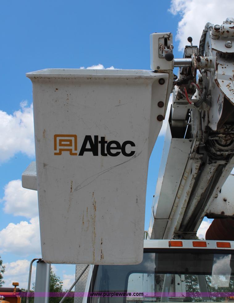 image for item G5391 1999 International 4700 digger derrick truck