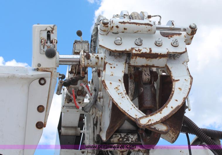 image for item G5391 1999 International 4700 digger derrick truck