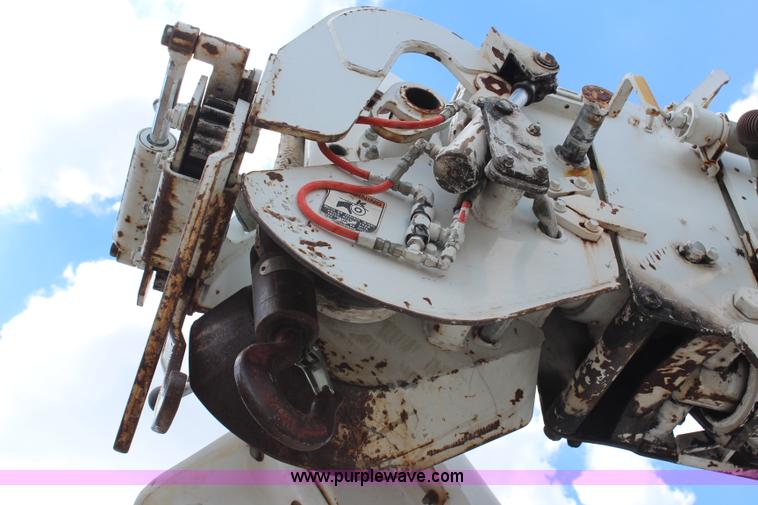 image for item G5391 1999 International 4700 digger derrick truck