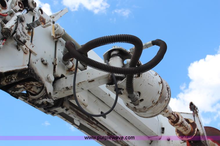 image for item G5391 1999 International 4700 digger derrick truck